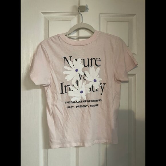 NWOT Women's RVCA T-Shirt - Picture 3 of 3